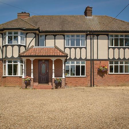 Harwood House B&B Great Dunmow Exterior photo
