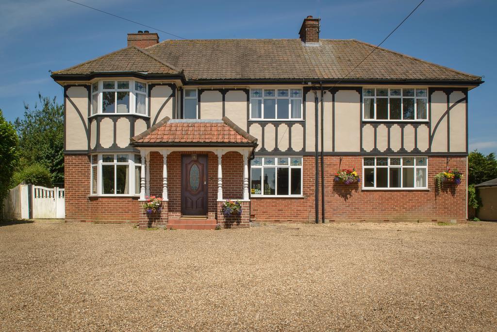 Harwood House B&B Great Dunmow Exterior photo