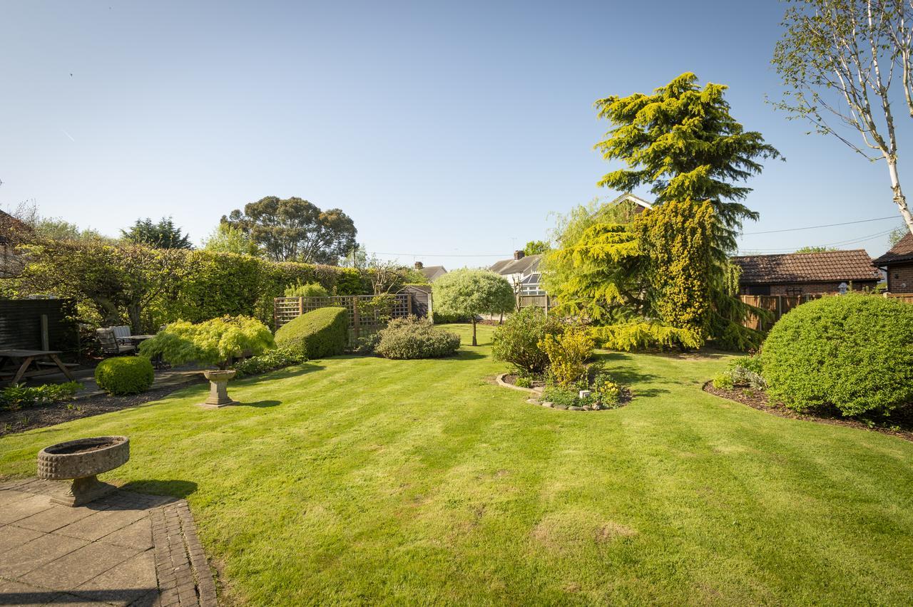 Harwood House B&B Great Dunmow Exterior photo